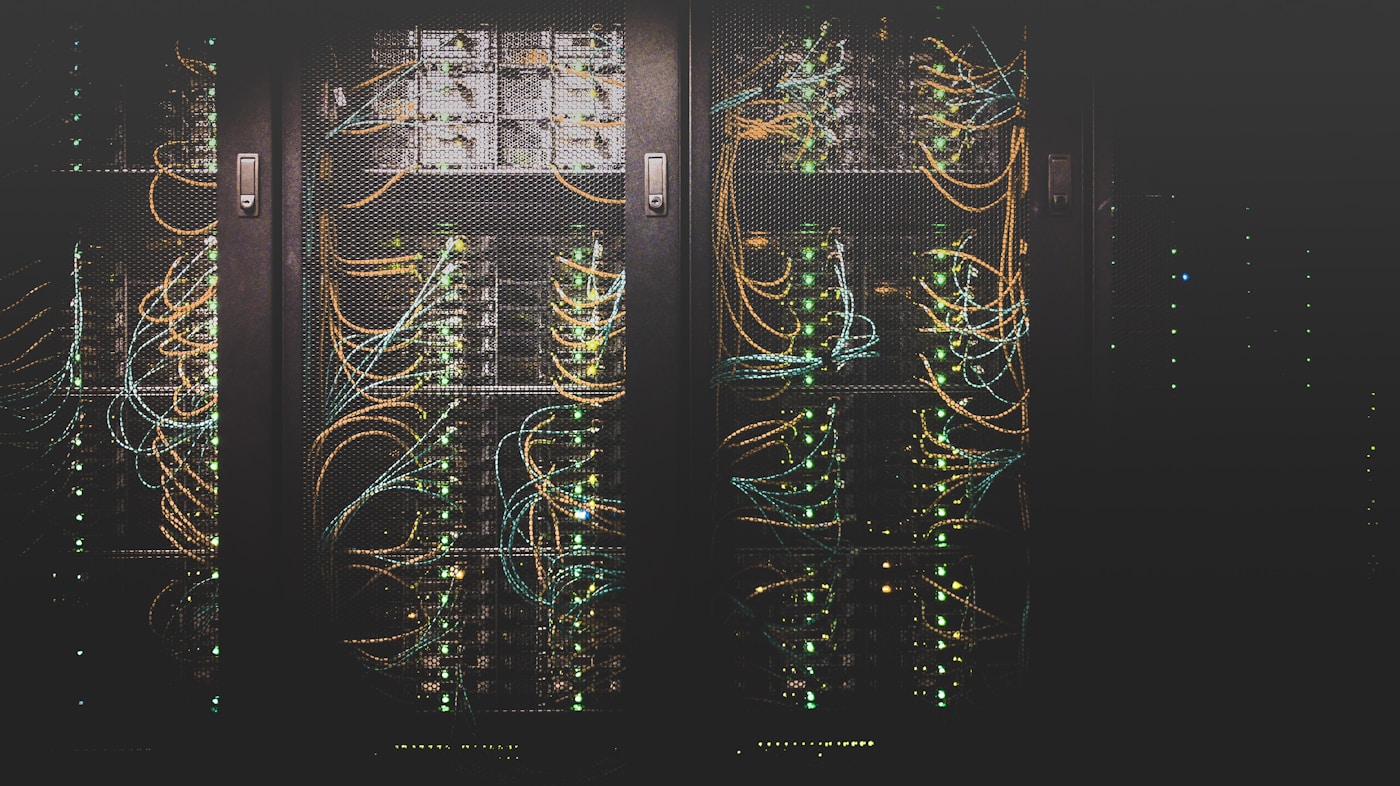 Symbolbild: Server-Infrastruktur im Rechenzentrum